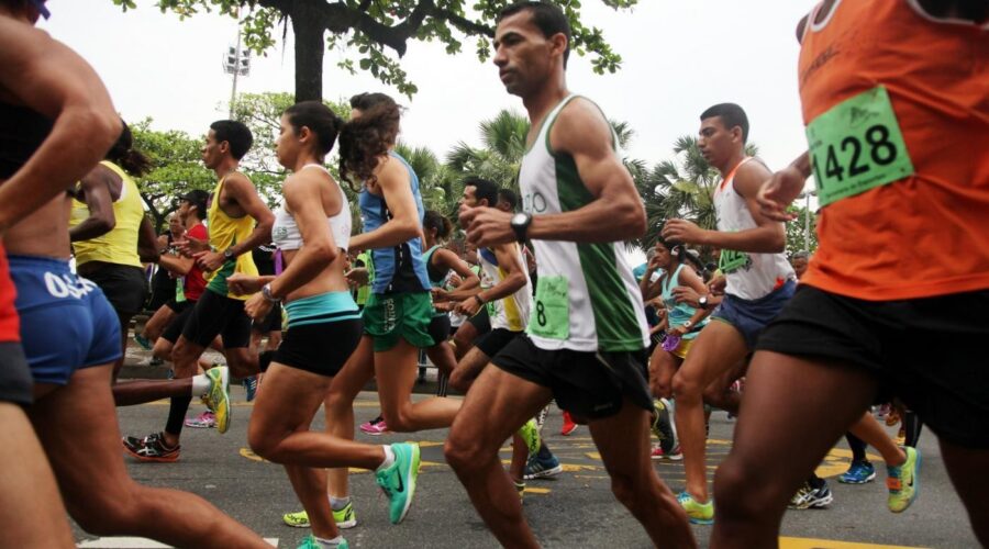 Corrida de rua provoca interdições e muda trajetos de ônibus em Santos; confira rotas alternativas