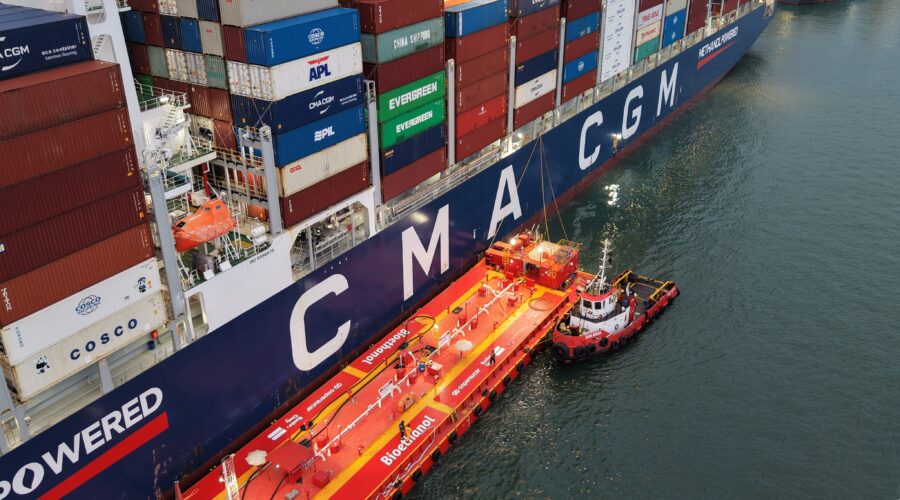 Porto de Santos realiza 1º abastecimento de navio porta-contêineres com etanol no Brasil