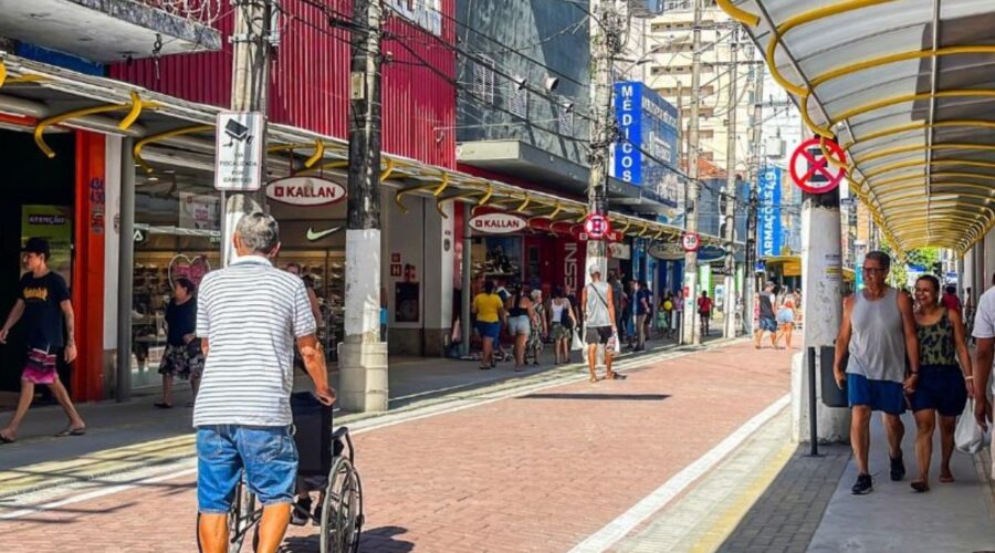 Comércio do litoral de SP espera aumento de vendas no feriado de 9 de julho