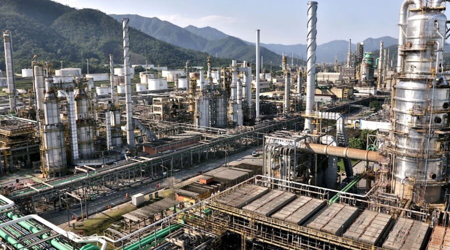 Petrobras aprova US$ 1,2 bi  para produzir combustível para aviação e diesel renovável em SP