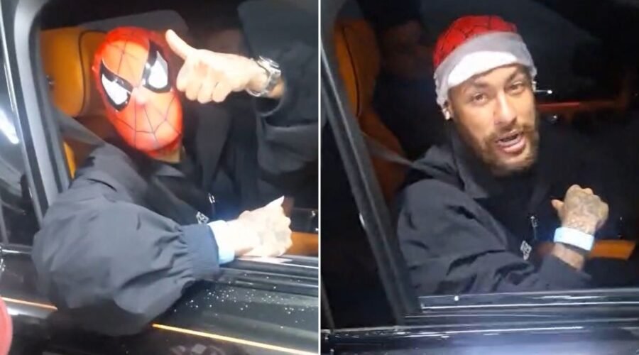 Neymar de Homem-Aranha? Fã encontra jogador com máscara do super-herói; VÍDEO