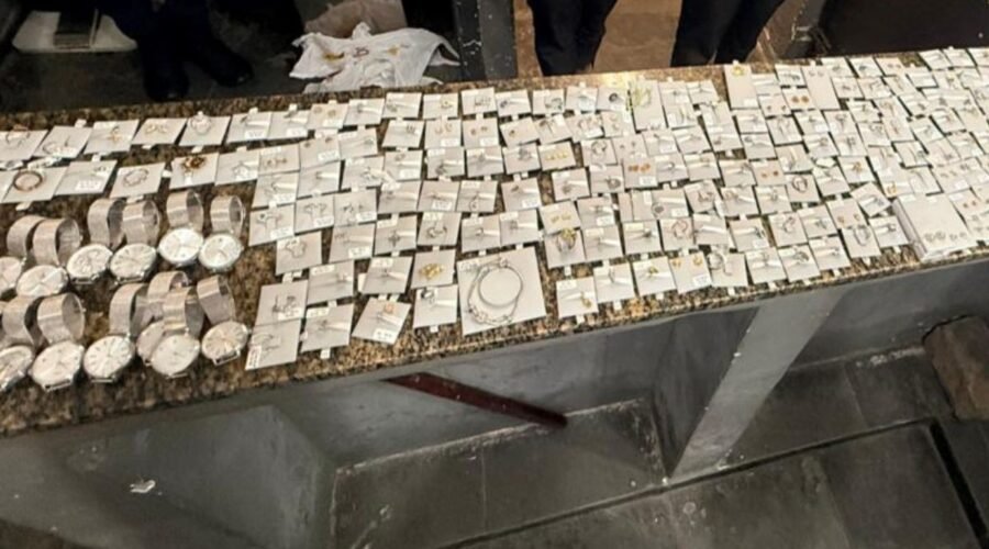 Homem é preso após roubar joalheria em shopping no litoral de SP