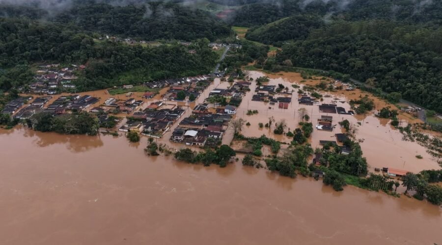 Rio Ribeira recua, mas centenas de pessoas seguem desabrigadas no Vale do Ribeira
