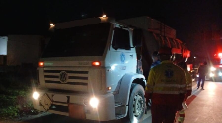 Homem morre após ser atropelado por três veículos em rodovia no litoral de SP; motoristas fugiram