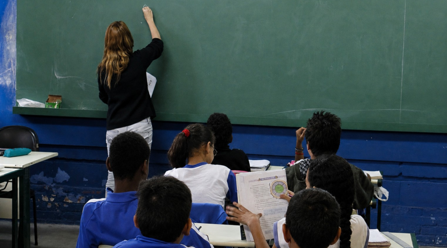 Itanhaém abre concurso com 106 vagas e salários de até R$ 6,5 mil