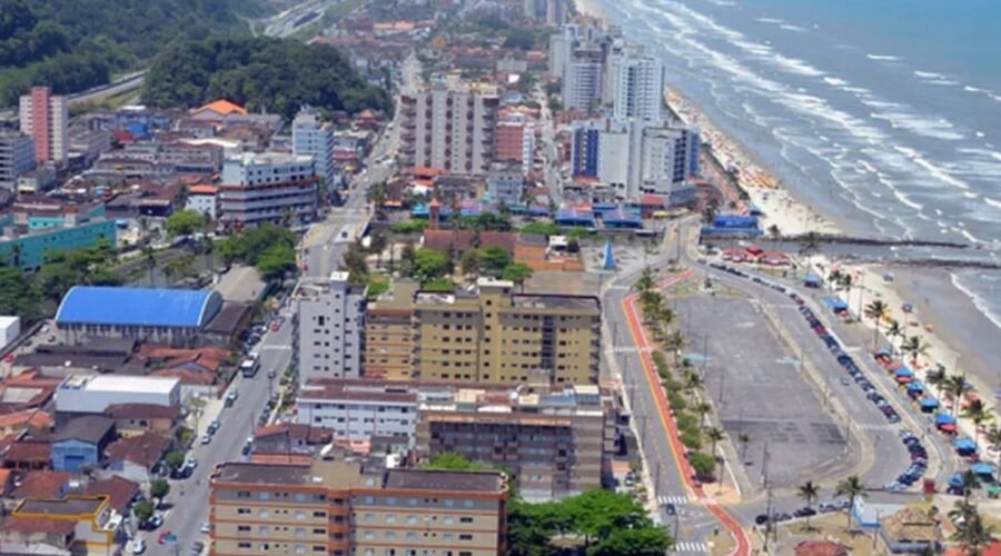 Justiça suspende liminar e demolição de quiosques avança no litoral de SP