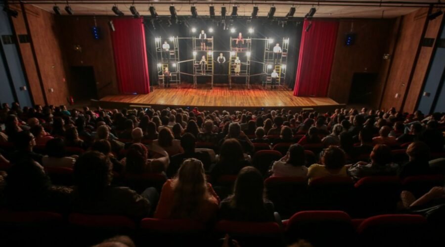 Palácio das Artes completa 18 anos com exposições e peças de teatro em Praia Grande; confira